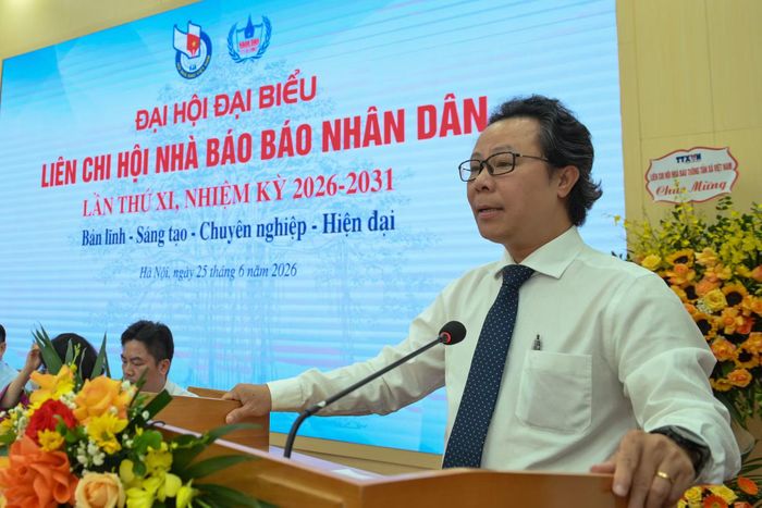 Đồng chí Vũ Mai Hoàng, Chủ tịch Liên Chi hội Nhà báo Báo Nhân Dân khóa X phát biểu khai mạc Đại hội.