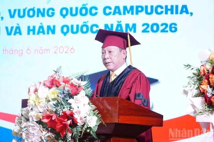 Phó Giáo sư, Tiến sĩ Nguyễn Quốc Tiến, Bí thư Đảng ủy, Trưởng ban Quản lý lưu học sinh Trường đại học Y Dược Thái Bình phát biểu.