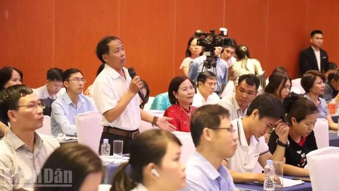 Đại diện các hợp tác xã nêu những khó khăn, vướng mắc tại hội nghị.