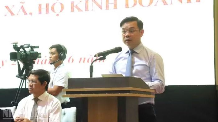 Chủ tịch Ủy ban nhân dân tỉnh Đắk Lắk Đỗ Hữu Huy phát biểu tại hội nghị.