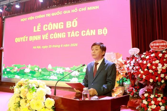 PGS, TS Phạm Minh Sơn, Giám đốc Học viện Báo chí và Tuyên truyền phát biểu nhận nhiệm vụ.
