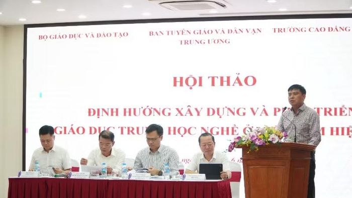 Ông Phạm Vũ Quốc Bình chia sẻ thông tin tại hội thảo.