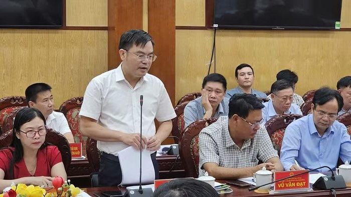 Đại biểu thảo luận tại phiên họp.