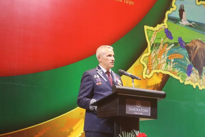 Đại sứ Đặc mệnh toàn quyền nước Cộng hòa Belarus tại Việt Nam Uladzimir Baravikou phát biểu chào mừng.
