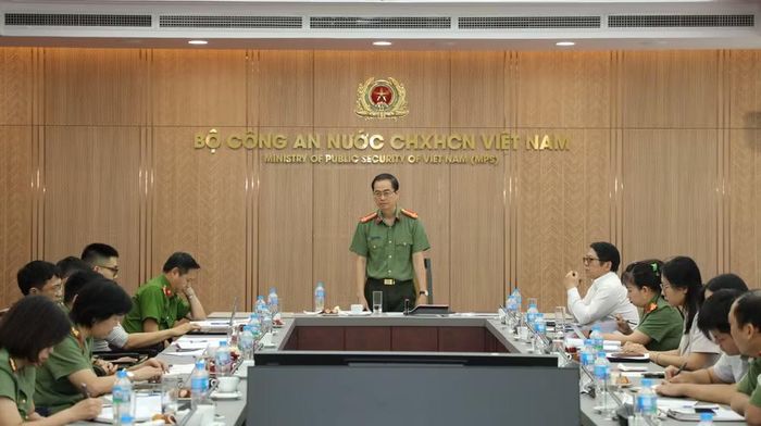  Đại tá Nguyễn Hoa Chi, Phó Cục trưởng Cục Đối ngoại chủ trì Tọa đàm. (Ảnh do Cục Đối ngoại, Bộ Công an cung cấp) 