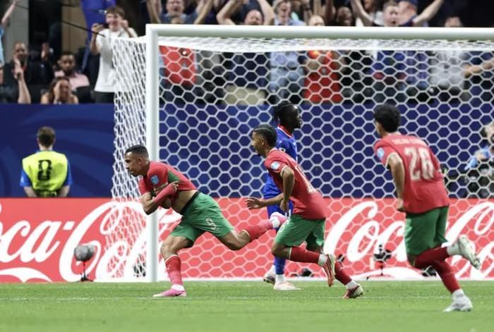  Soufiane Rahimi đưa Morocco vượt lên trước 3-2 