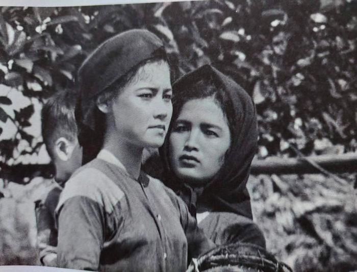 Hình ảnh của NSND Trà Giang trong quyển sách của cố nhà văn, đạo diễn điện ảnh Ajdar Ibrahimov