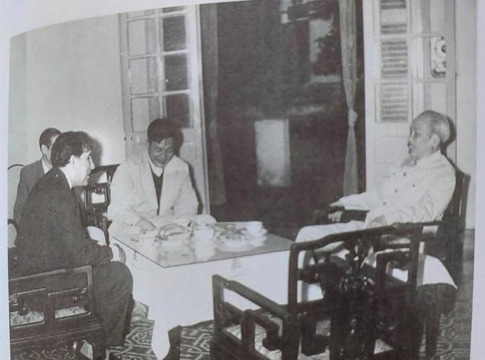 Nhà văn, đạo diễn điện ảnh Ajdar Ibrahimov được diện kiến Chủ tịch Hồ Chí Minh