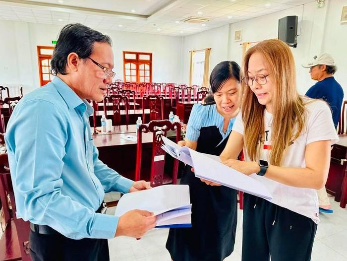 Tác giả Nguyễn Văn Mần và Mai Thắm góp ý trực tiếp từng câu ca - lời thoại với tác giả Nguyễn Minh Ngọc Hà