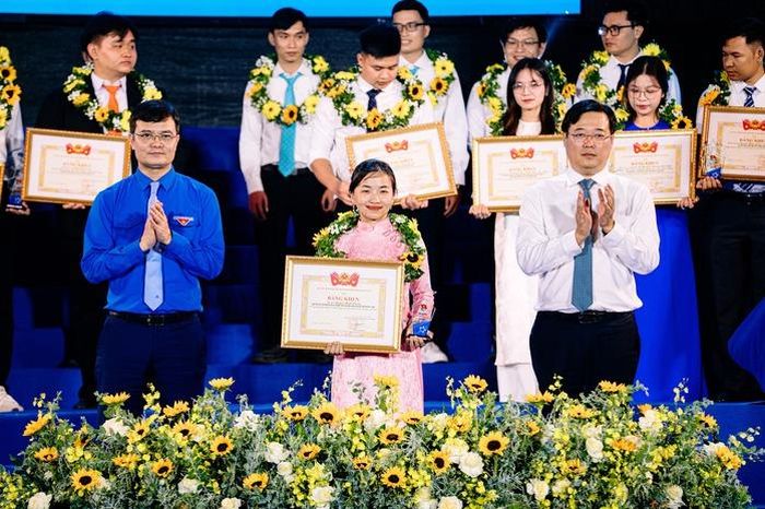 Chị Phạm Thị Ngọc Giàu nhận giải thưởng Tuổi trẻ sáng tạo toàn quốc 2025
