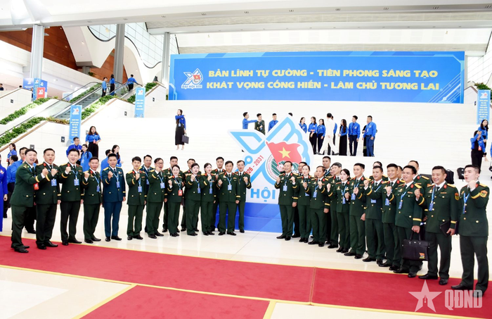 Tuổi trẻ Quân đội tiếp tục phát huy phẩm chất cao đẹp Bộ đội Cụ Hồ. Ảnh: VĂN CHIỂN