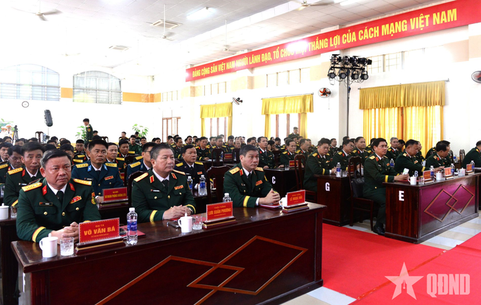  Các đại biểu dự lễ. 