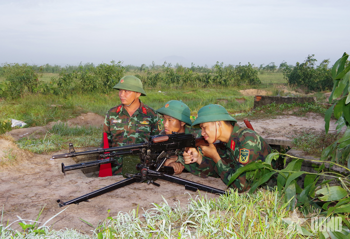  Khẩu đội đại liên tiêu diệt mục tiêu trong đề mục trung đội phòng ngự. 