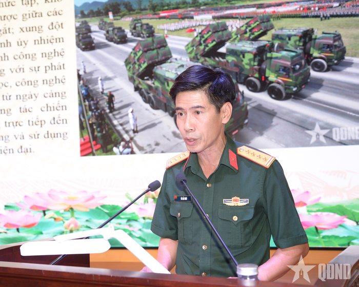 Đại tá Võ Hải Nam, Chủ nhiệm Hậu cần - Kỹ thuật, Cục Tác chiến Điện tử báo cáo tại hội nghị. 