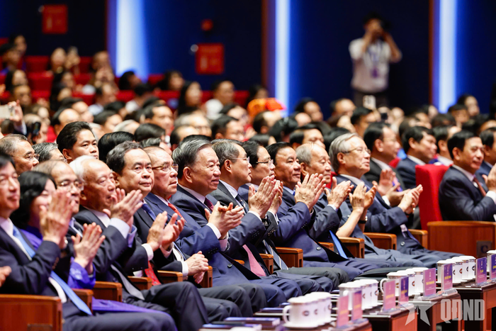  Lãnh đạo Đảng, Nhà nước, Quân đội cùng các đại biểu dự đại hội.