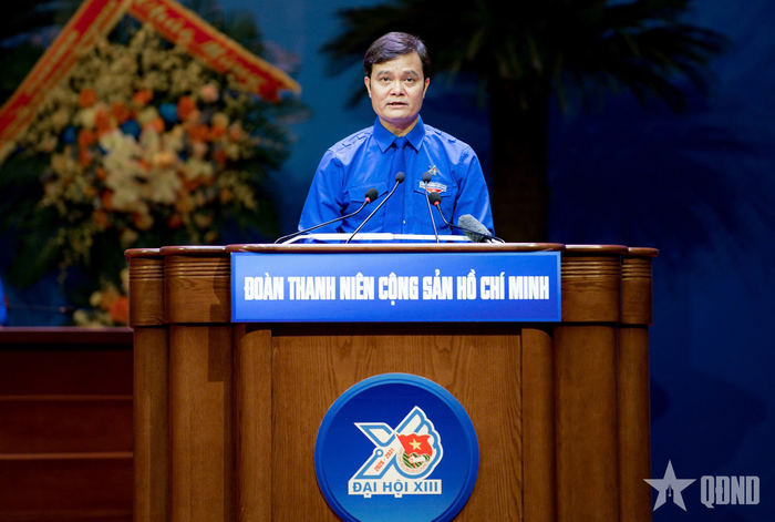  Đồng chí Bùi Quang Huy thay mặt Đoàn chủ tịch trình bày diễn văn khai mạc phiên trọng thể đại hội.