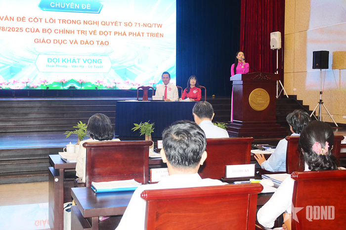 Thí sinh thi thuyết trình. 