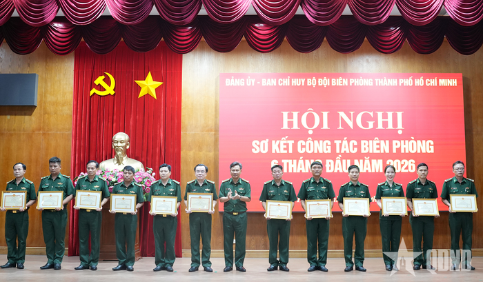  Trao khen thưởng của các cấp đến những tập thể, cá nhân có thành tích xuất sắc.