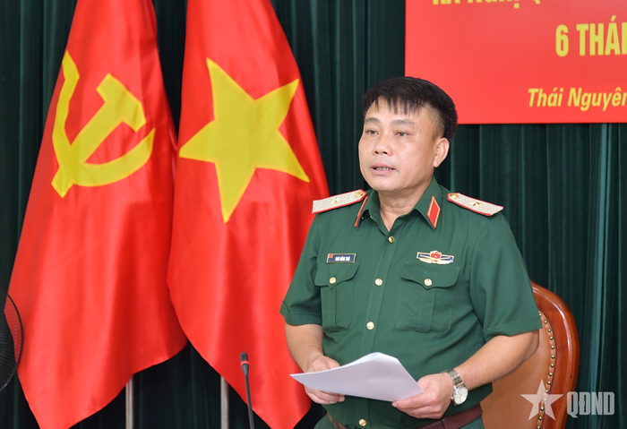 Thiếu tướng Ngô Hồng Thái, Bí thư Đảng ủy, Phó cục trưởng Cục Chính trị Quân khu chủ trì hội nghị. 