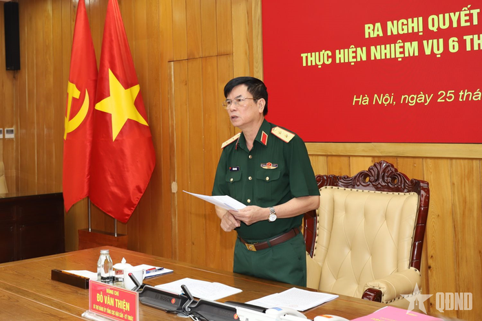 Trung tướng Đỗ Văn Thiện, Bí thư Đảng ủy, Chính ủy Tổng cục Hậu cần - Kỹ thuật kết luận hội nghị. 