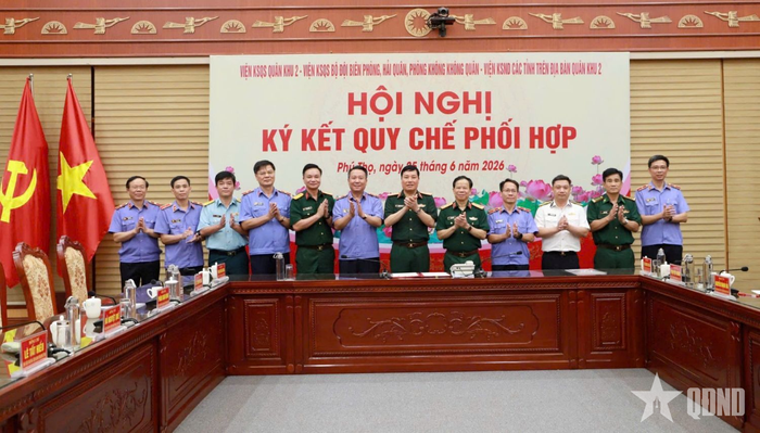  Đại diện các viện kiểm sát quân sự và viện kiểm sát nhân dân các tỉnh trên địa bàn Quân khu 2 tham gia ký kết Quy chế phối hợp. 