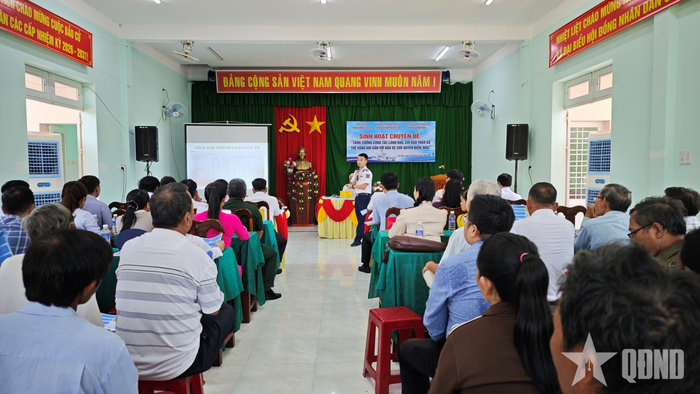 Buổi sinh hoạt thu hút hàng trăm người dân tham dự.
