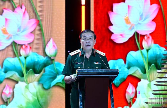 Thượng tướng Trương Thiên Tô phát biểu tại chương trình. 