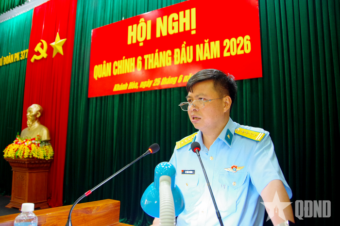  Đại tá Lê Trần Phương, Sư đoàn trưởng Sư đoàn 377 kết luận hội nghị. 