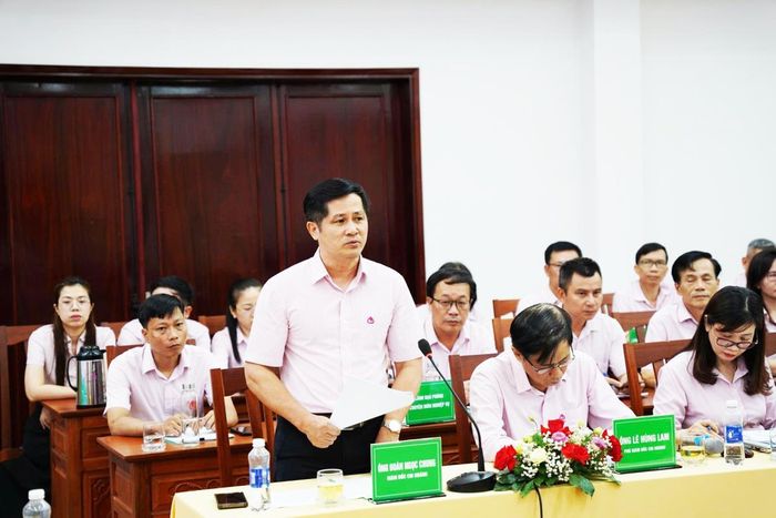Giám đốc Chi nhánh VBSP TP Đà Nẵng Đoàn Ngọc Chung báo cáo tại buổi làm việc.
