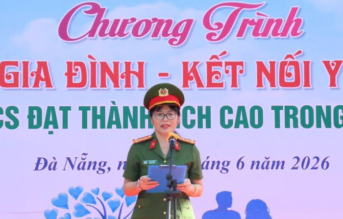 Đại tá Võ Thị Trinh phát biểu khai mạc chương trình