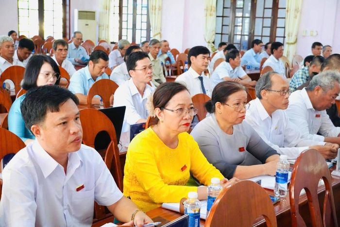 Các đại biểu dự kỳ họp.