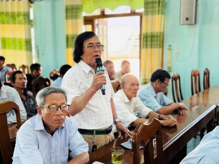 Nhân dân đóng góp ý kiến tại diễn đàn.