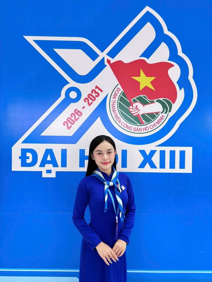 Đoàn Ngọc Anh Thư (tân cử nhân, trường ĐH Đồng Tháp) đại biểu sinh viên tỉnh Đồng Tháp.