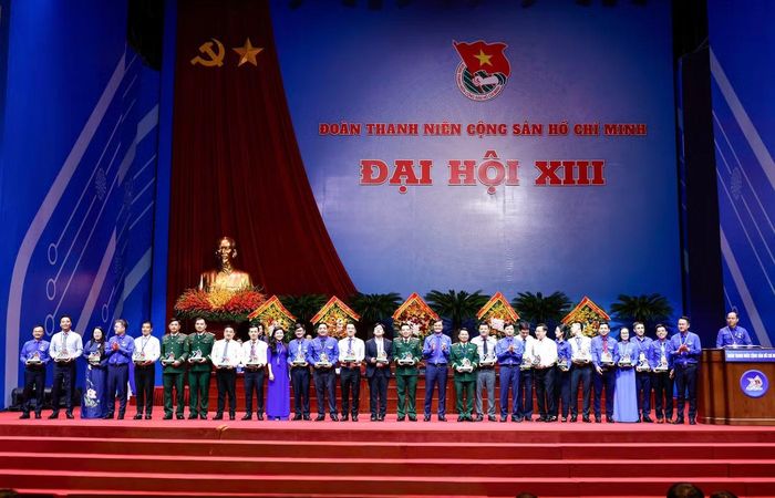 Đại hội chia tay các anh, chị không tham gia Ban Chấp hành khóa mới.