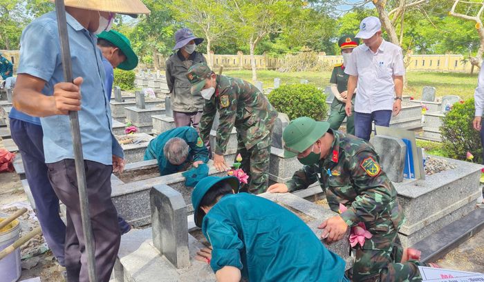  Huế triển khai lấy mẫu, số hóa thông tin 1.595 mẫu hài cốt liệt sĩ tại Nghĩa trang Liệt sĩ xã Phú Vang 