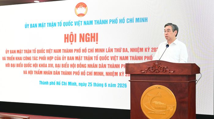  Phó Bí thư Thành ủy, Chủ tịch Ủy ban MTTQ Việt Nam TPHCM Nguyễn Phước Lộc phát biểu chỉ đạo hội nghị. Ảnh: VĂN MINH 