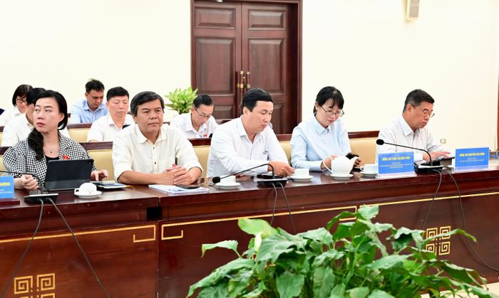  Lãnh đạo TPHCM cùng các đại biểu dự hội nghị. Ảnh: VĂN MINH 