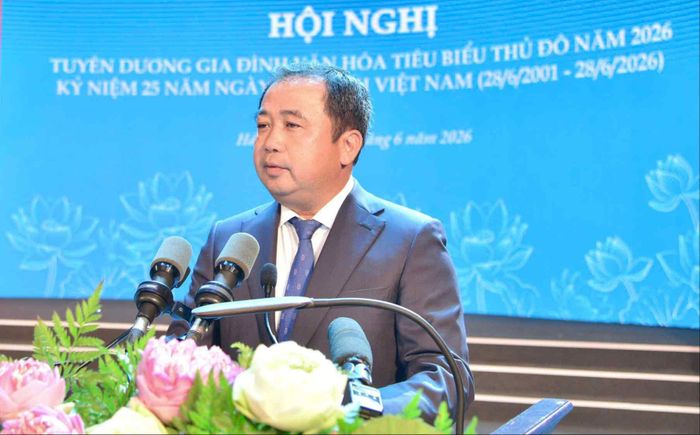 Đồng chí Trần Đức Thắng, Ủy viên Bộ Chính trị, Bí thư Thành ủy Hà Nội phát biểu tại hội nghị. Ảnh: VĂN HOA