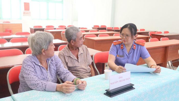 VKSND khu vực 3 - TPHCM cấp giấy khai sinh cho người yếu thế