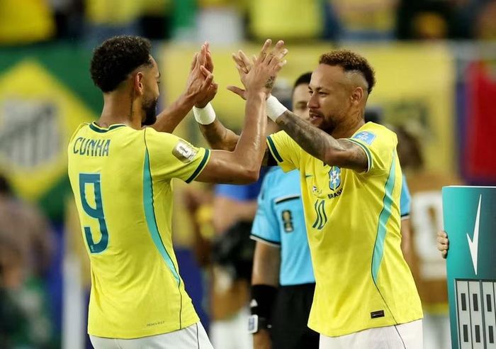Neymar vào sân thay Cunha ở những phút cuối trận.
