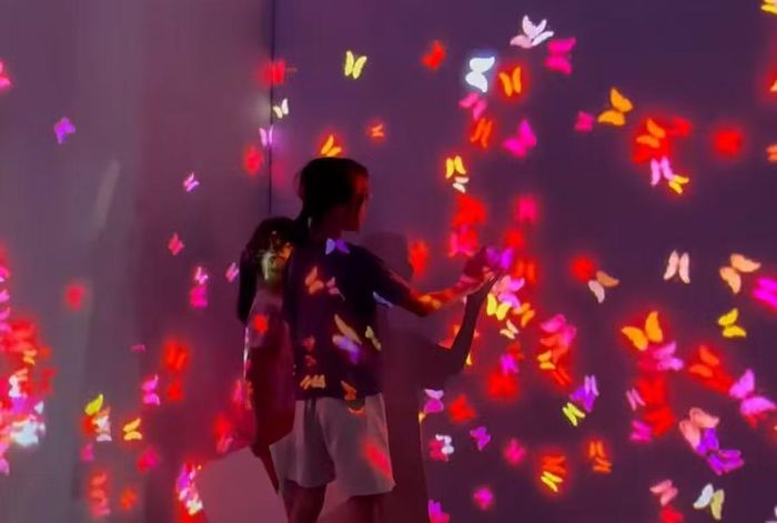 Triển lãm “Giao thời” sử dụng công nghệ trình diễn ánh sáng 3D mapping hiện đại.