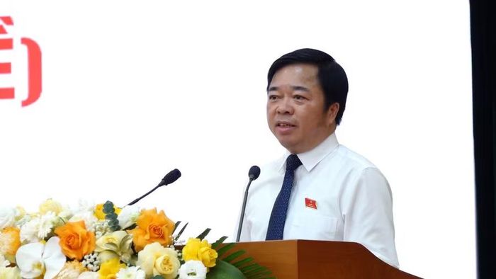 Ông Bùi Văn Lương, Chủ tịch HĐND tỉnh Thái Nguyên phát biểu tại Kỳ họp.