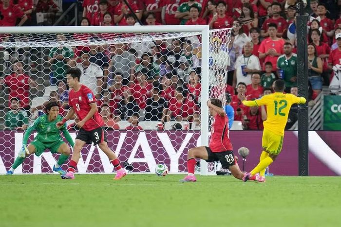 Nam Phi thắng nghẹt thở, Hàn Quốc (áo đỏ) ‘lâm nguy’ tại World Cup 2026