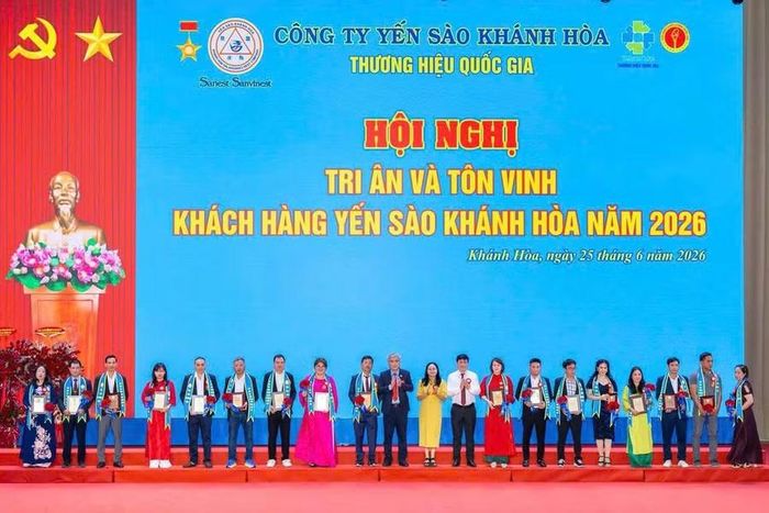 Tôn vinh và tri ân khách hàng, đối tác đã luôn đồng hành cùng thương hiệu Yến sào Khánh Hòa.