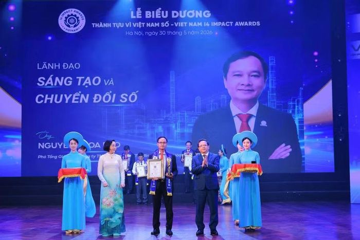 Ông Nguyễn Khoa Bảo, Phó Tổng Giám đốc Công ty Yến sào Khánh Hòa đã được vinh danh là lãnh đạo Sáng tạo và Chuyển đổi số.