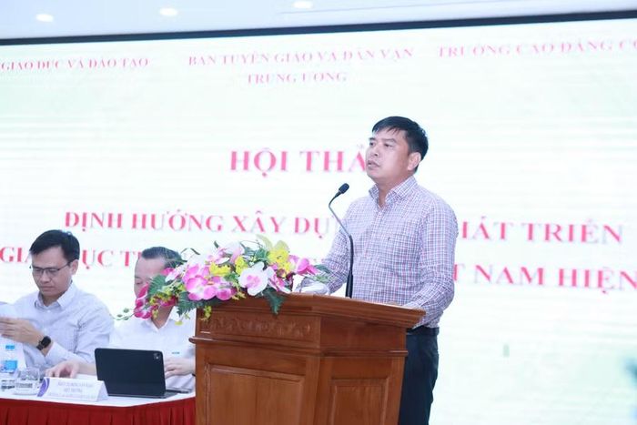 Ông Phạm Vũ Quốc Bình chia sẻ thông tin tại hội thảo.