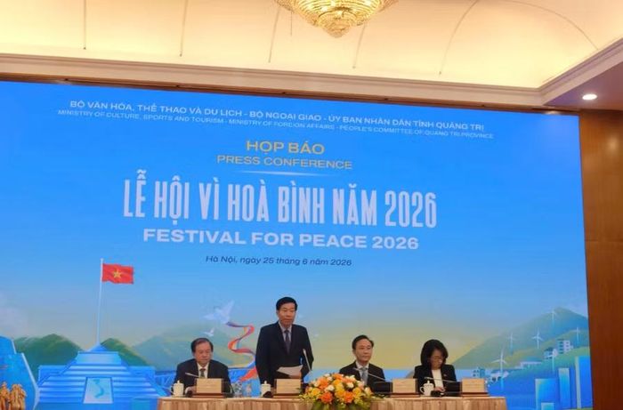 Thứ trưởng Bộ Ngoại giao Nguyễn Mạnh Cường phát biểu tại buổi họp báo.