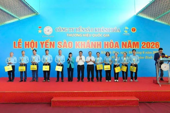 Công ty Yến sào Khánh Hòa biểu dương các cá nhân có thành tích xuất sắc tiêu biểu ngành nghề Yến sào năm 2026.