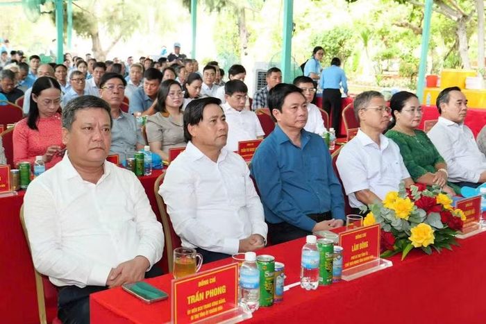 Lãnh đạo UBND tỉnh Khánh Hòa tại buổi lễ.