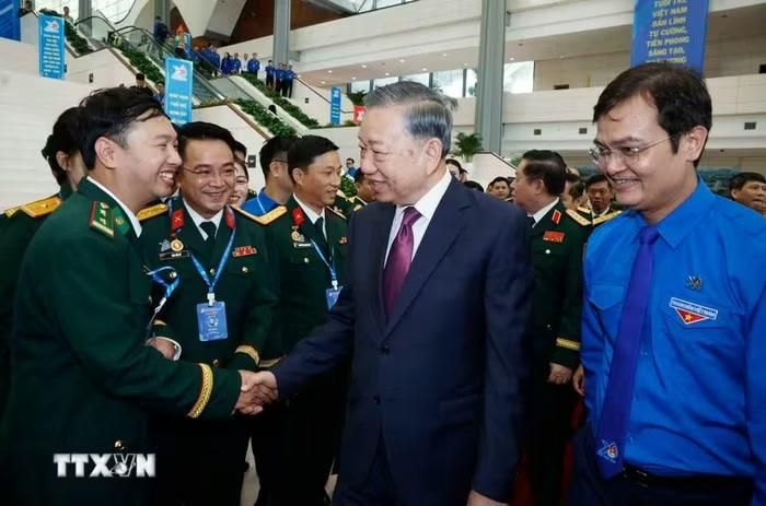 Tổng Bí thư, Chủ tịch nước Tô Lâm với đại biểu Bộ đội Biên phòng dự Đại hội Đoàn toàn quốc lần thứ XIII. Ảnh: TTXVN
